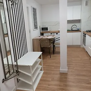 https://centrum-grzybowska-3-bedroom-apartment-in-the-center-of-warsaw.warsawhotelspoland.com